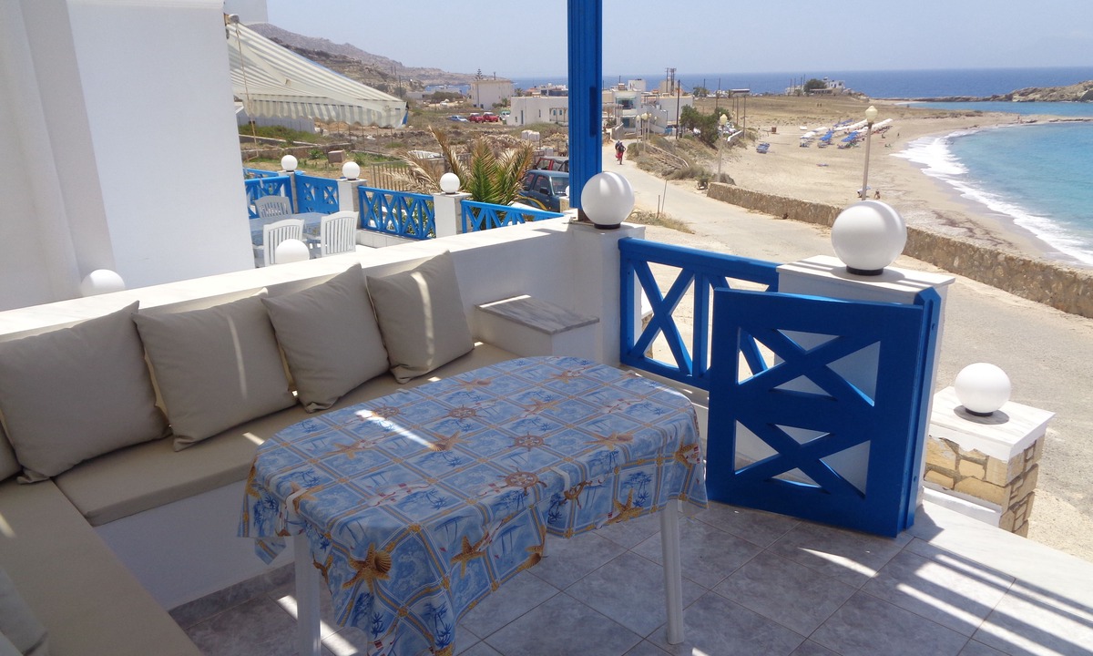 Lefkos House | Blue and White Studios & Apartments