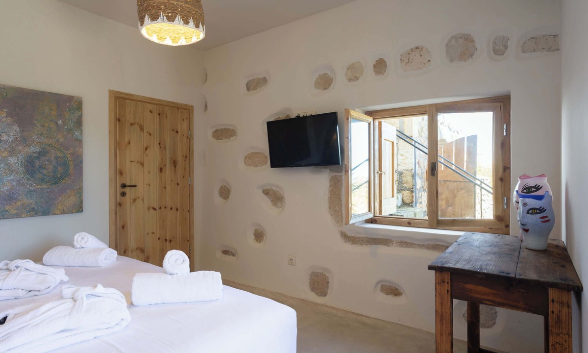 Amnatos Apartment | Aerida Guesthouse Of Stone - Natali Cozy Suite