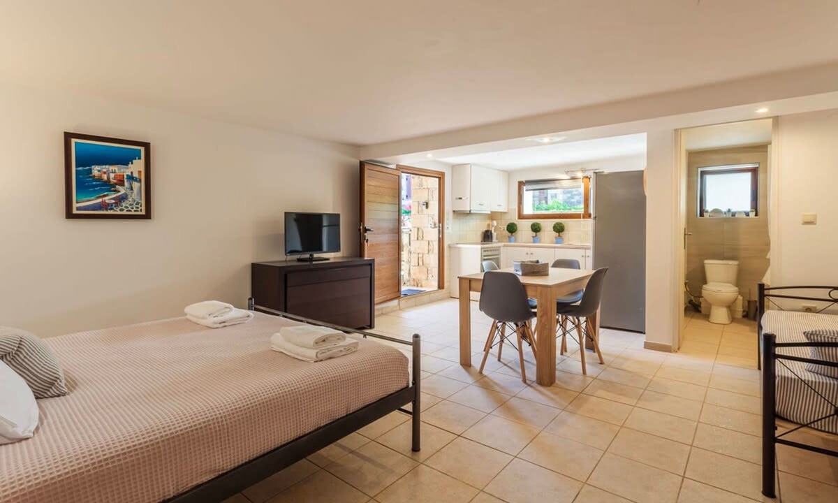 Riglia House | Mani s Aura Seaside-enchanting Stone Gem