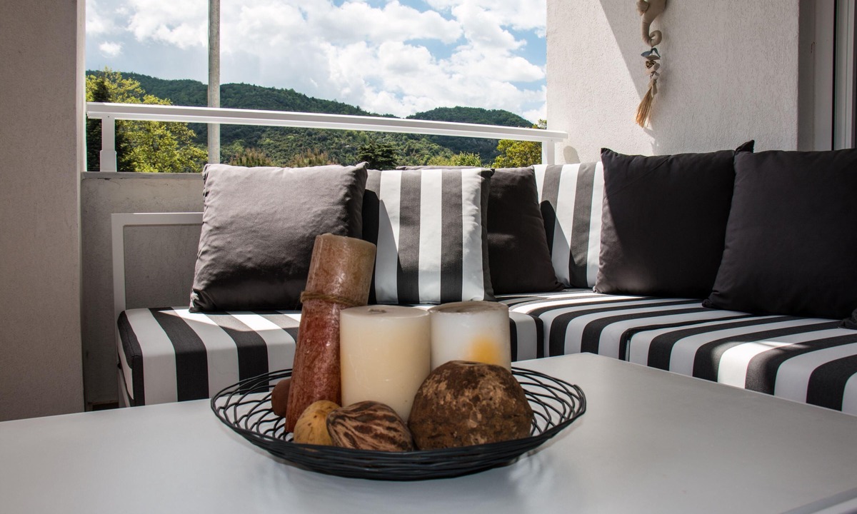 Olympiada Apartment | Aristotelia Gi Ikies - Cozy Poolside Nest