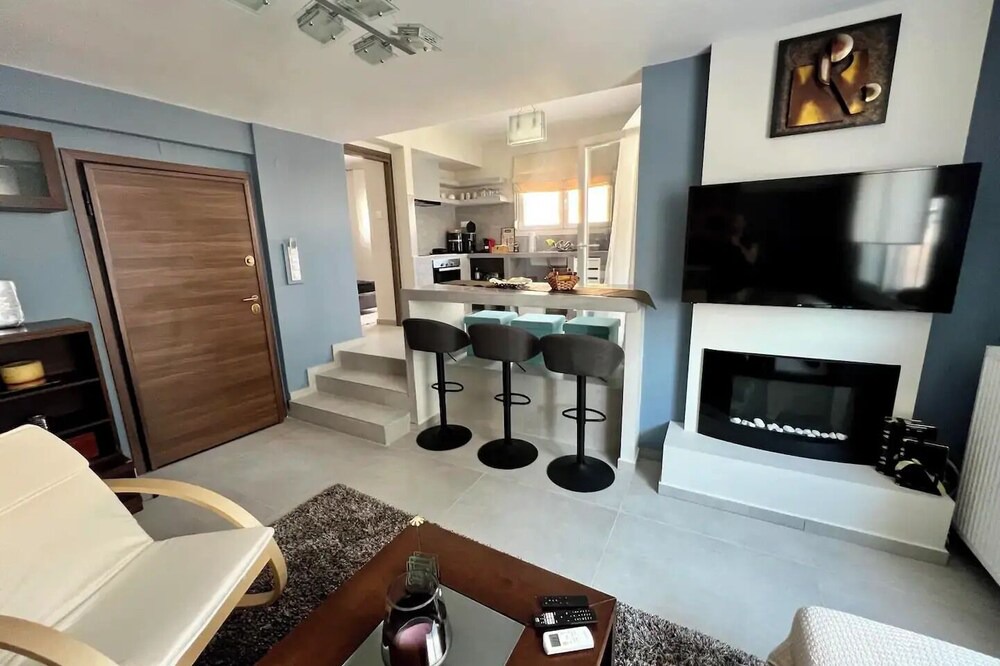 Volos City Centre House | Modern Family Retreat