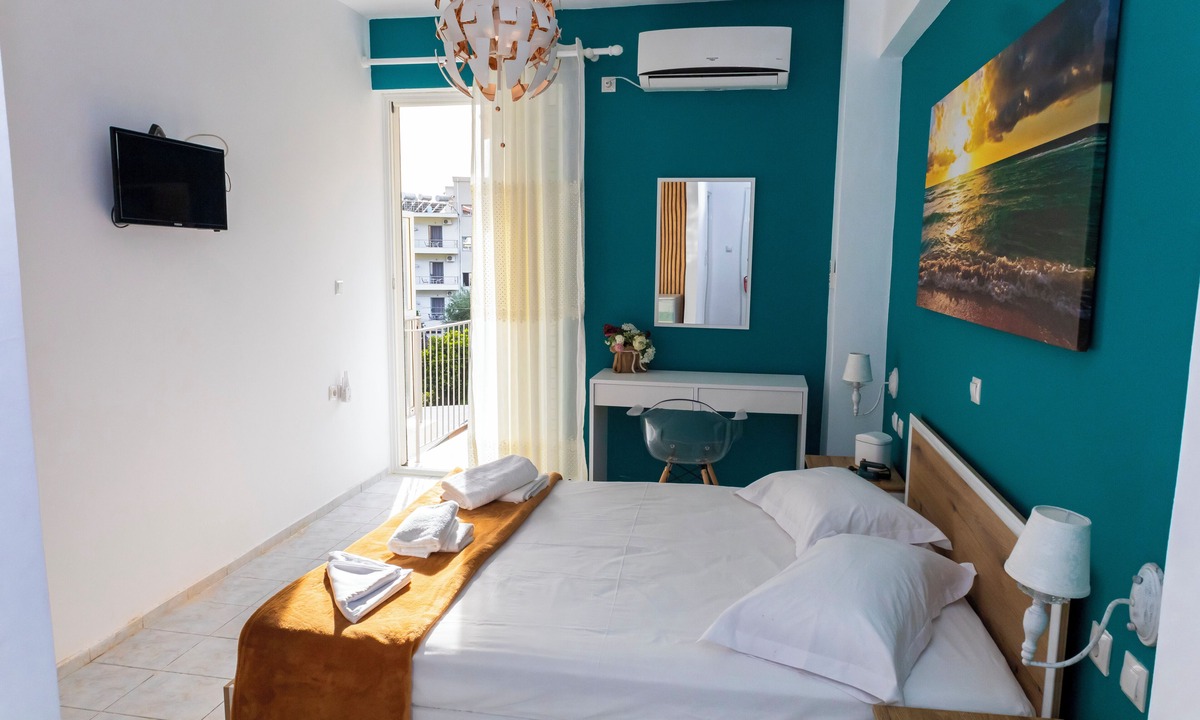 Himare Hotel | Stef & Stam