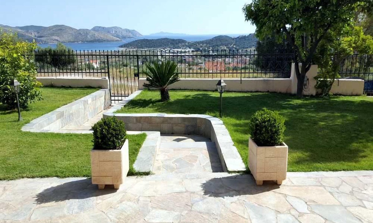 Anavyssos Villa | Villa Christina – Seaside Retreat with Garden & BBQ in Anavyssos