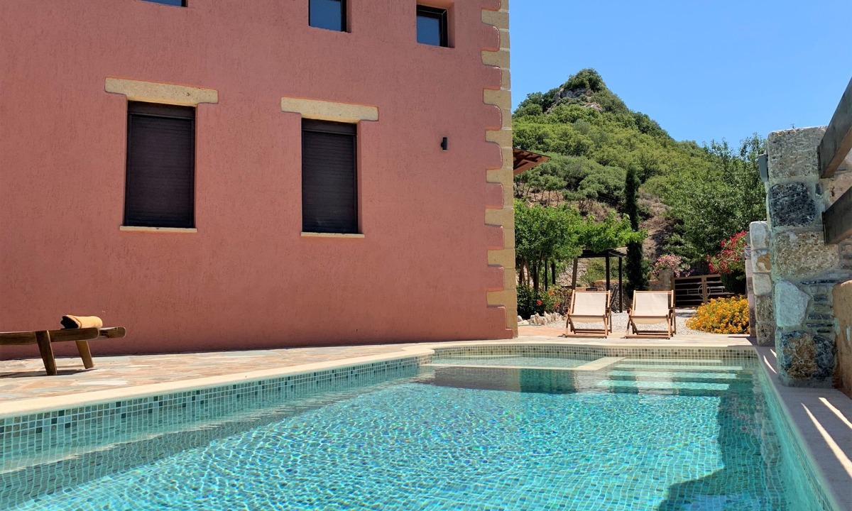 Prodromi House | Geräumige Villa mit Pool nur 12km vom Strand entfernt by Interhome