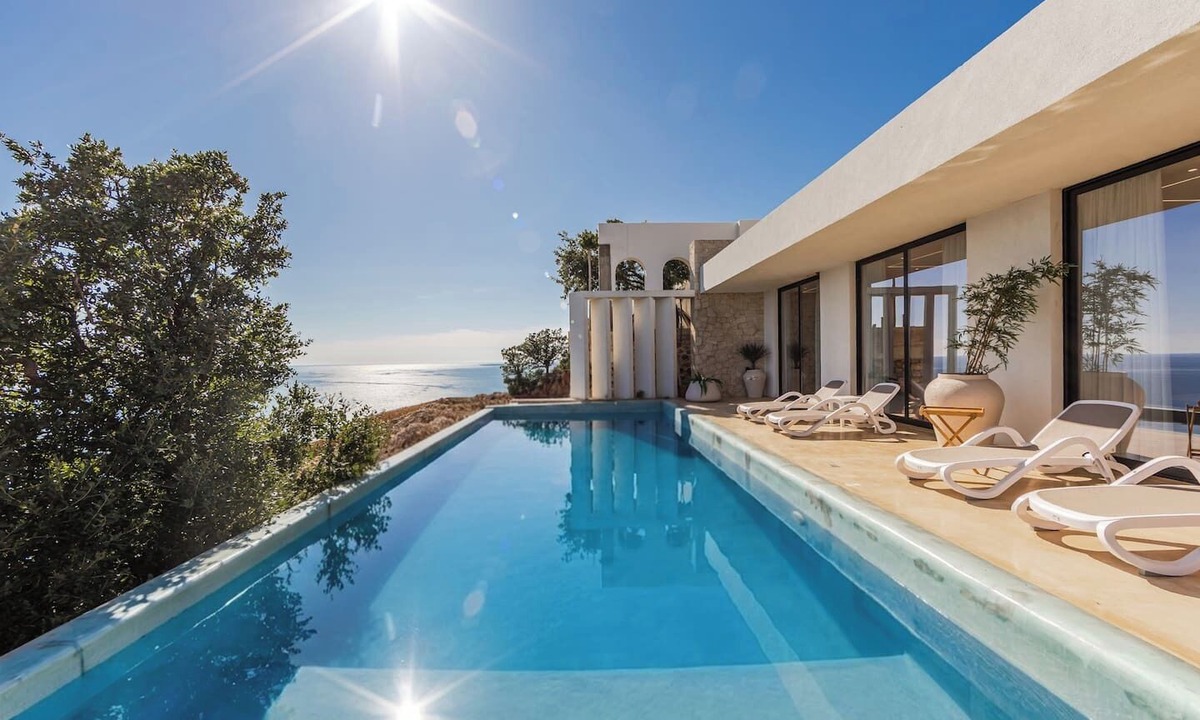 Sakës House | Mediterran Infinity Villa | Pool & Seaview by PikHost