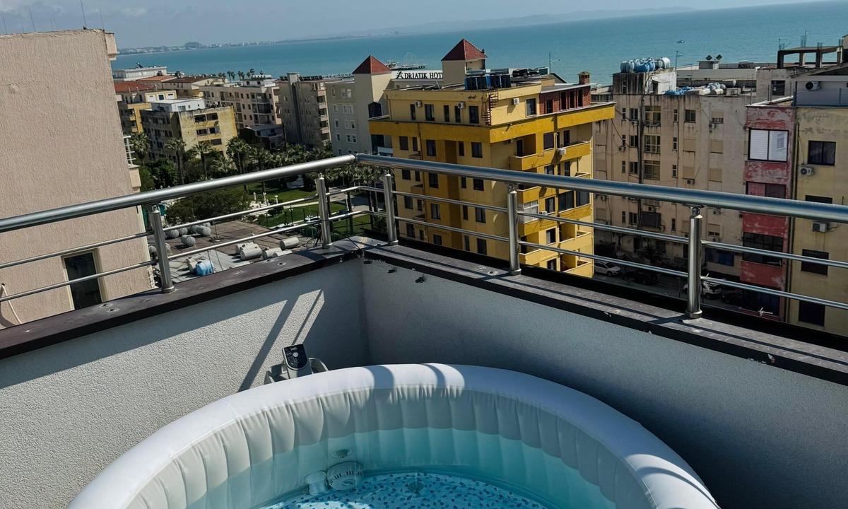 Durres Apartment | Adriatoc Penthouse :Top floor ; Jaccuzi ; Pool tablr