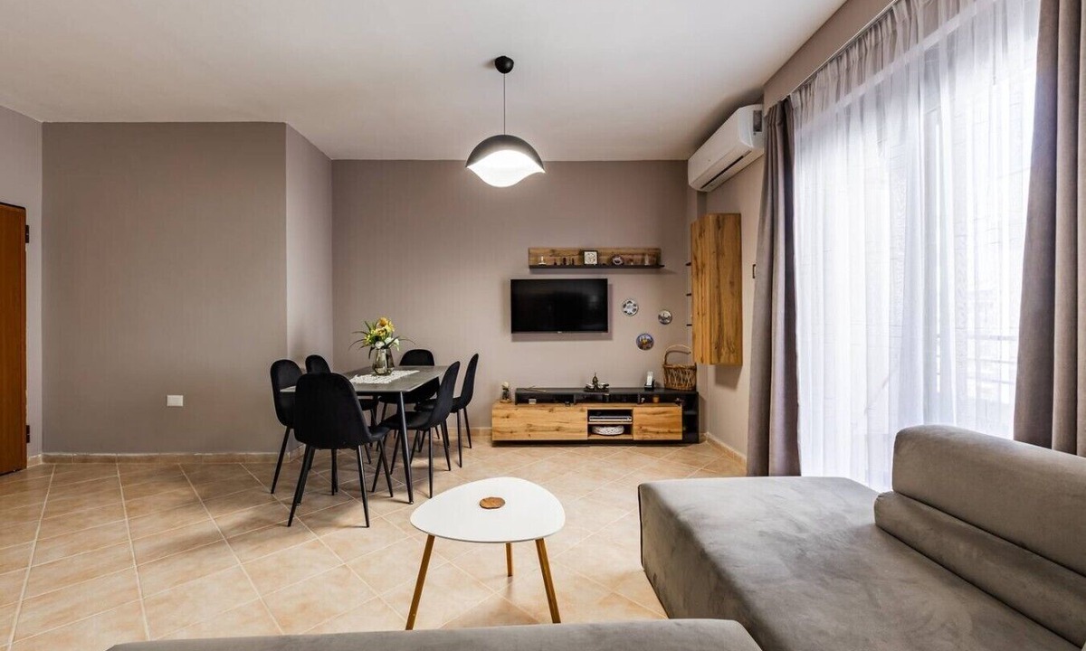 Vlore Apartment | Coastal Living Retreat | 2BR in Lungomare by PikHost
