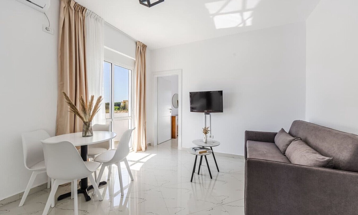 Golem Apartment | Apartment with AC and Balcony | Golem by PikHost