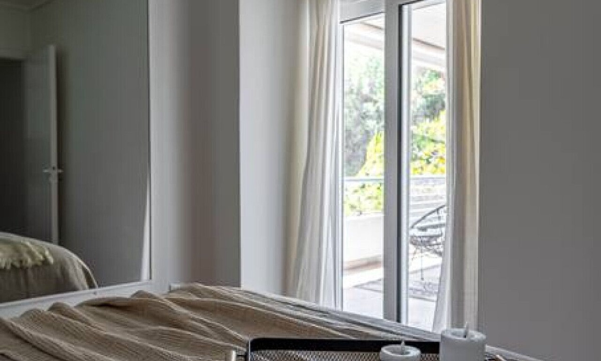 Voula Apartment | Beachfront apartment in Voula w/balcony