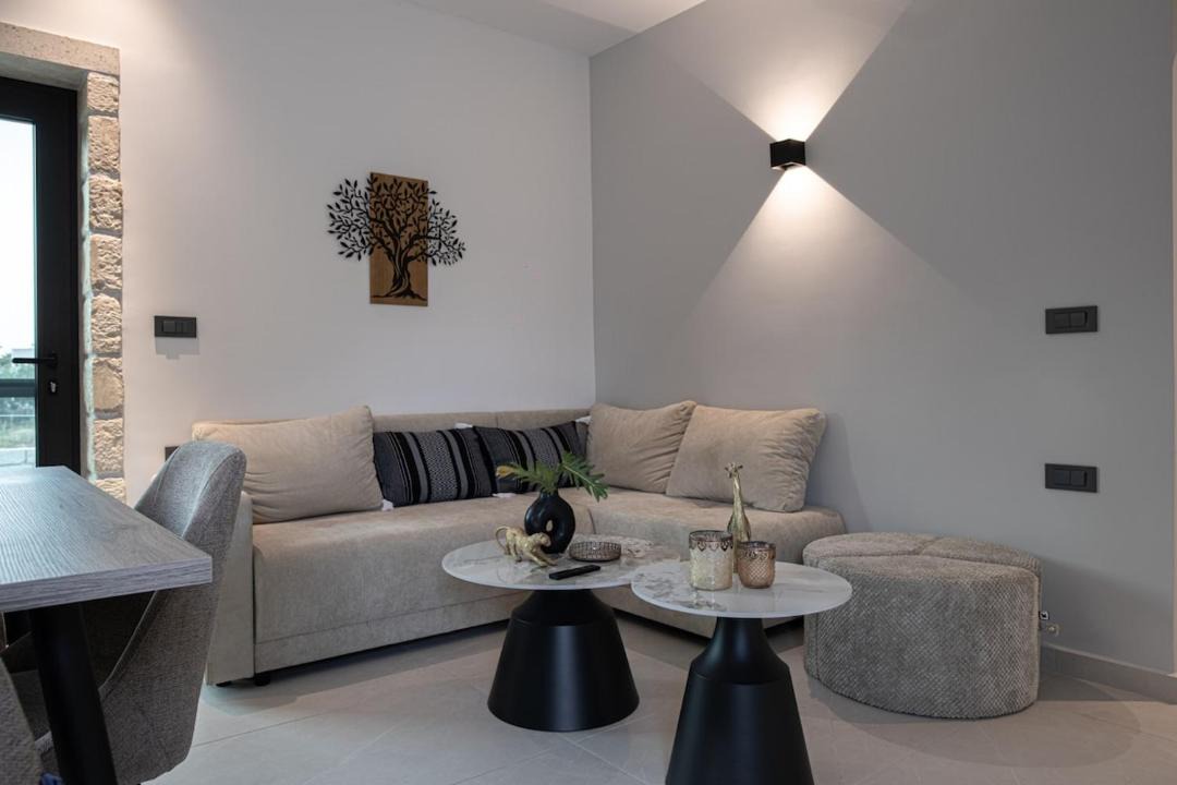 Makrys Tichos House | Golden Stone Villa at Chrissi Akti