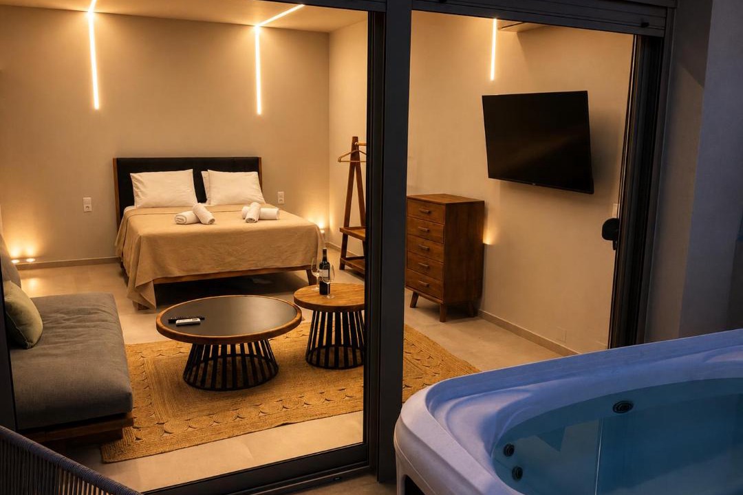 Agkisaras House | NS- Elvagia Anissaras suite with private jacuzzi