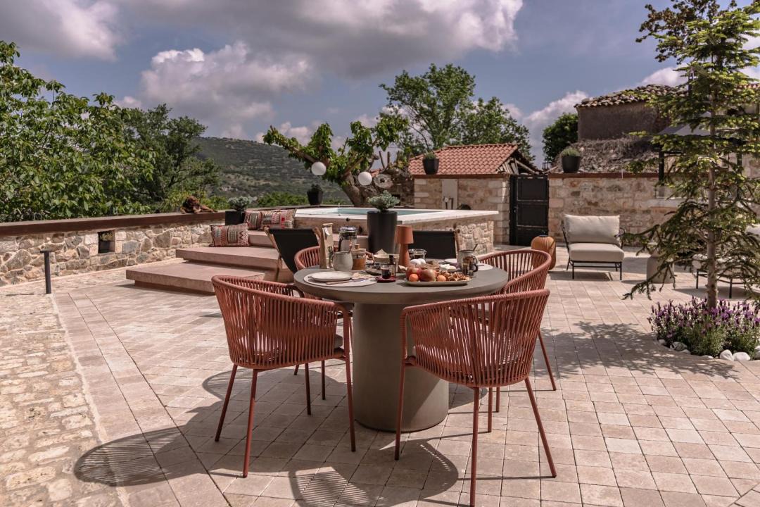 North Kynouria Villa | La Villa de Madeleine - Stone Villa with outdoor hot tub in Arcadia, Peloponnese