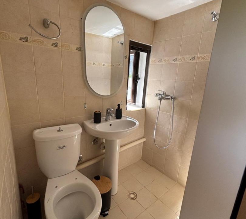 Omales House | Mani Spot Elmare