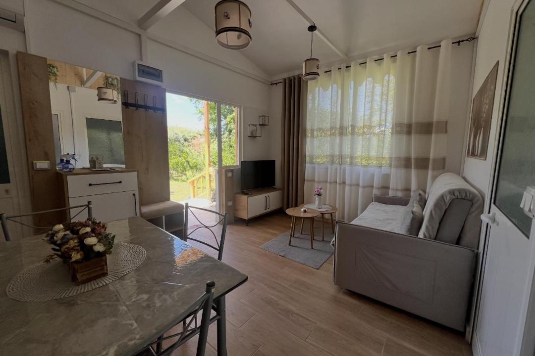 Petrele House | Village Tirane -Garden House Daias