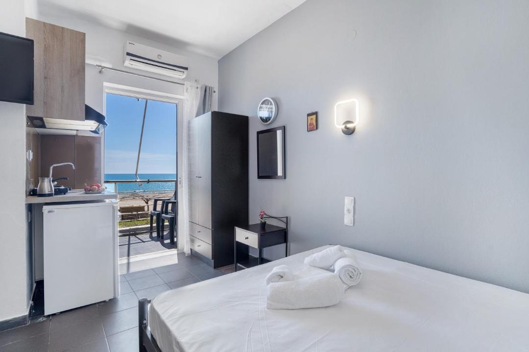 Pidima Kyras Apartment | Iguana studio 16