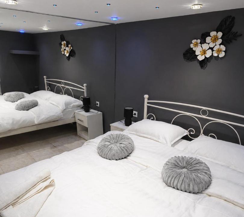 Krinidhes Villa | Giorgos Suite - Jacuzzi Hideaway in Lydia, Kavala
