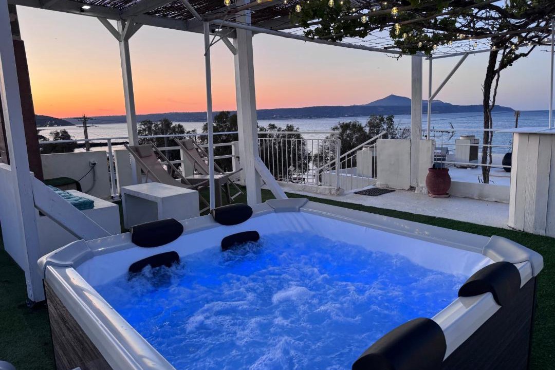 Kalyves Apartment | Kyma Haven Beachfront with Rooftop Jacuzzi