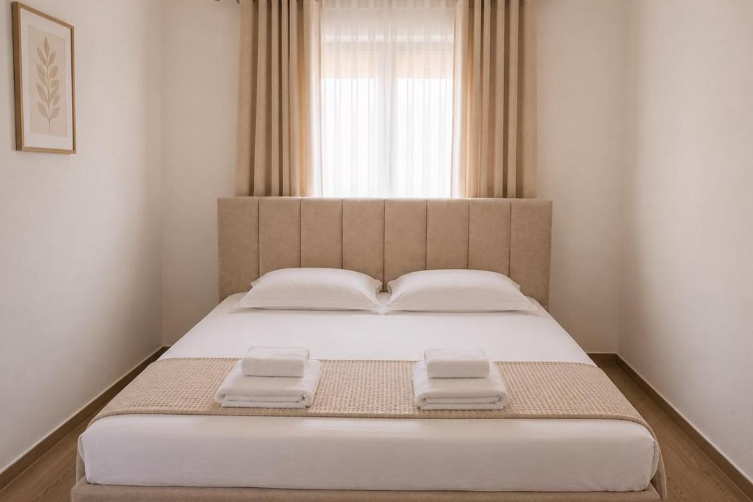 Mbrostar-Urë Apartment | Pine Villa