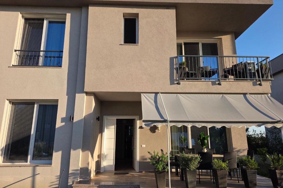 Ishem Villa | Villa Gala - First Floor Apartment