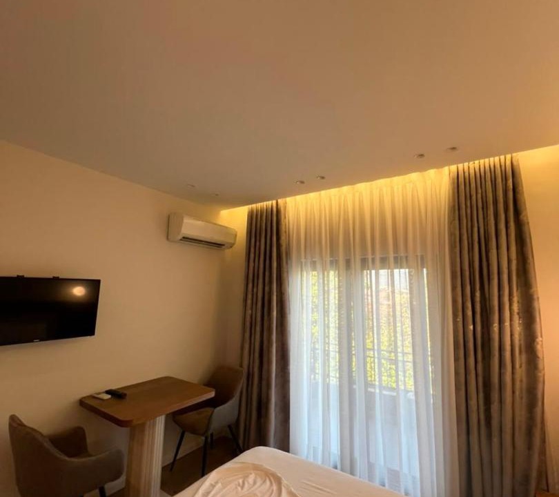 Petrele Hotel | Hotel Restorant Riza