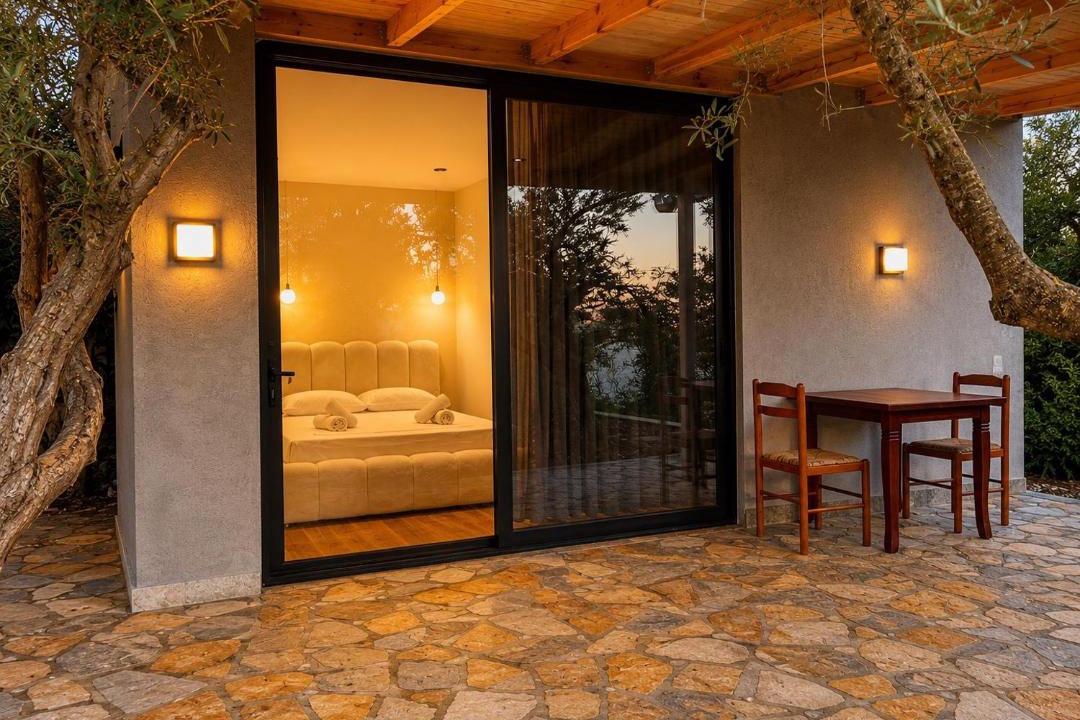 Ksamil Villa | Olive garden private Suite