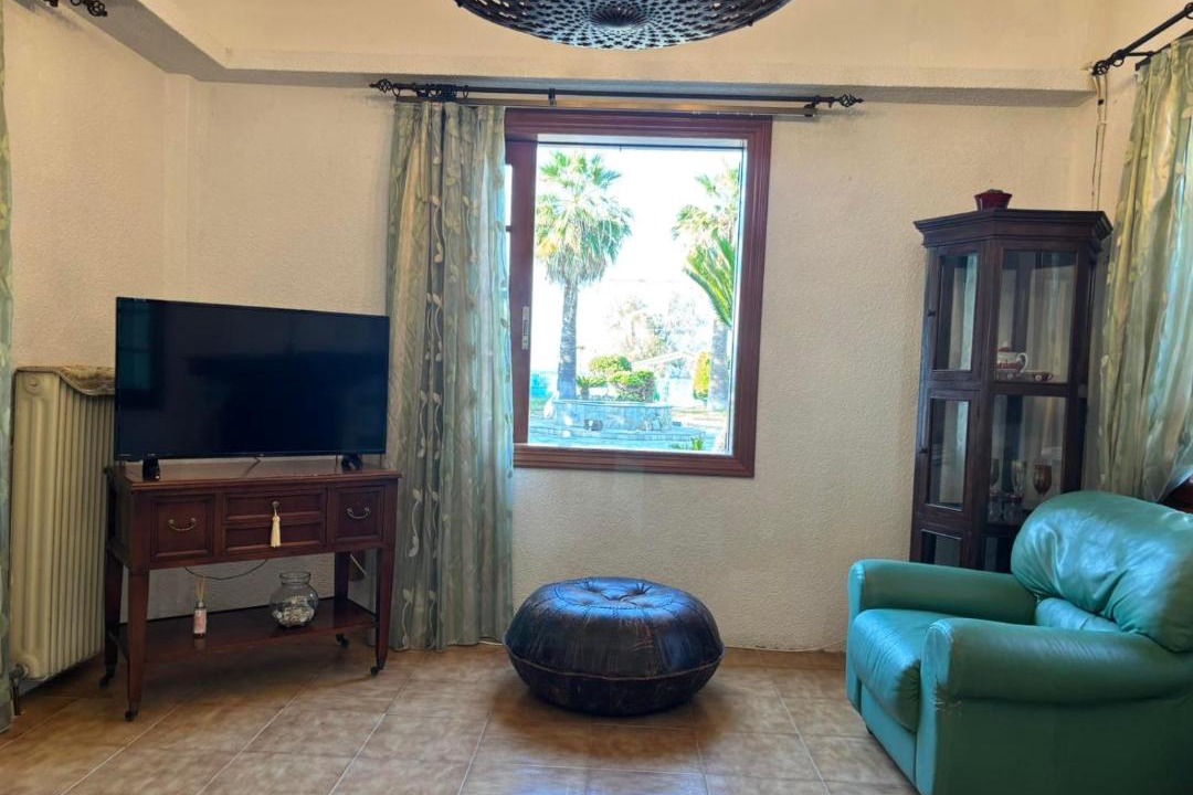 Oropos Villa | Gate to the blue