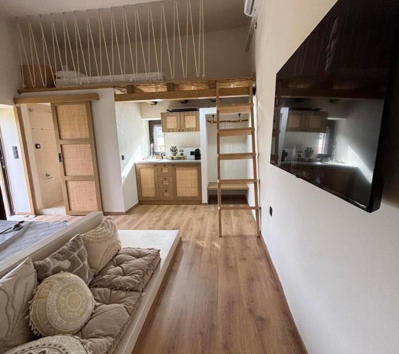 Omales House | Mani Spot Elmare