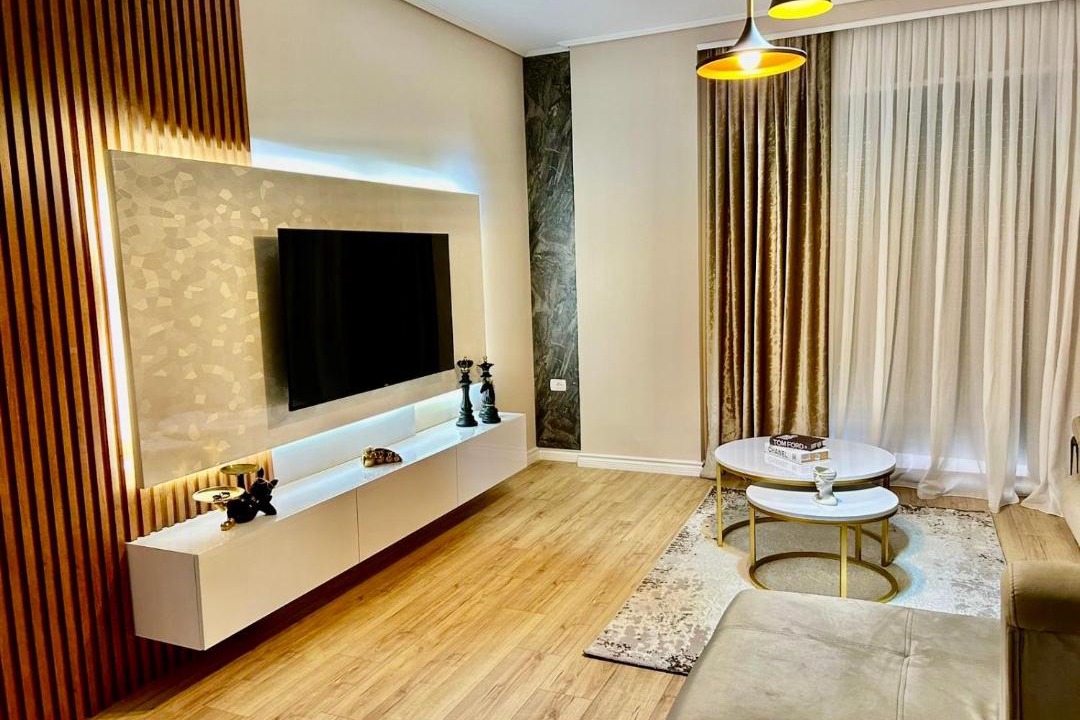 Mbrostar-Urë Apartment | Your Home Fier 2