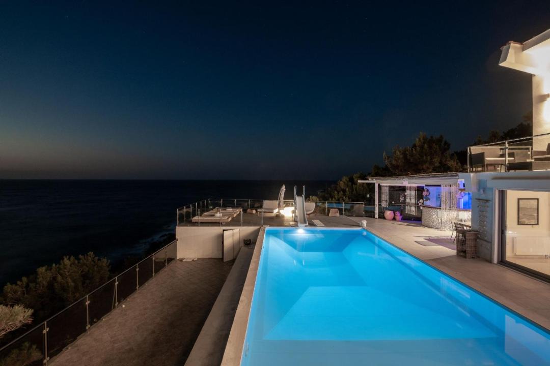 Gialiskari Villa | Icarus Luxury Beachfront Villa