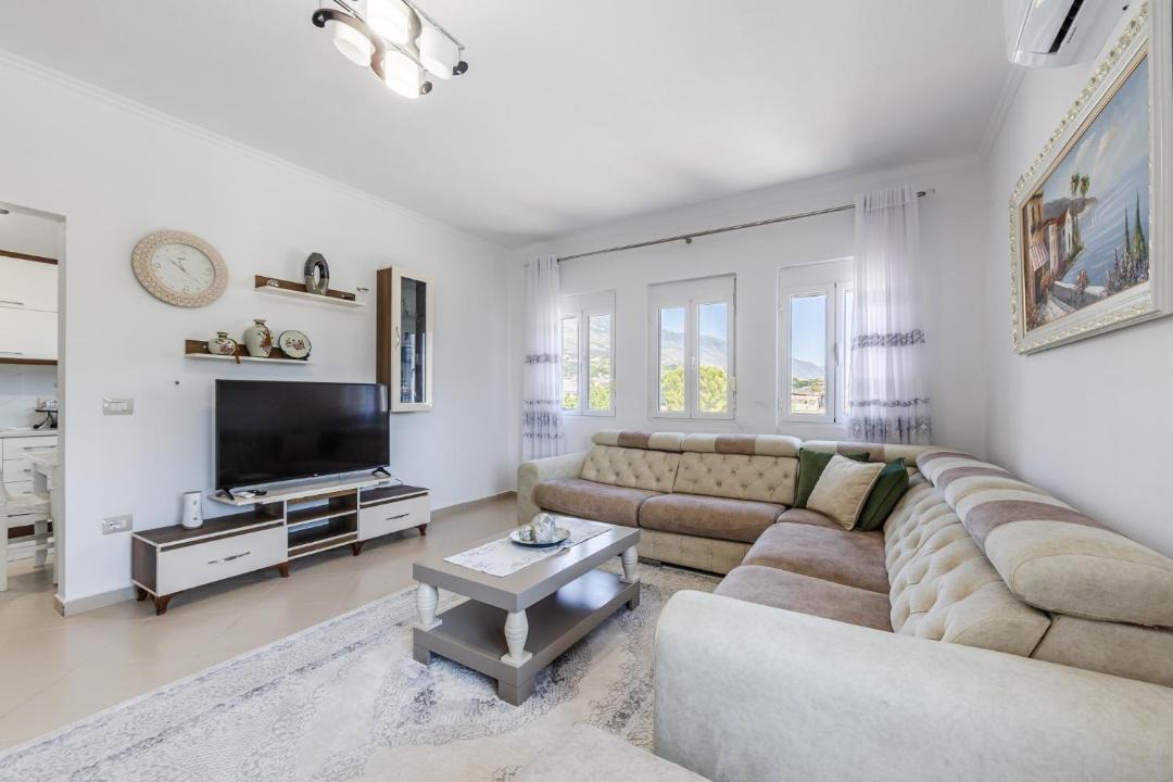 Lazarat Apartment | Castle Serenity Home 3BR with Free Parking by PikHost