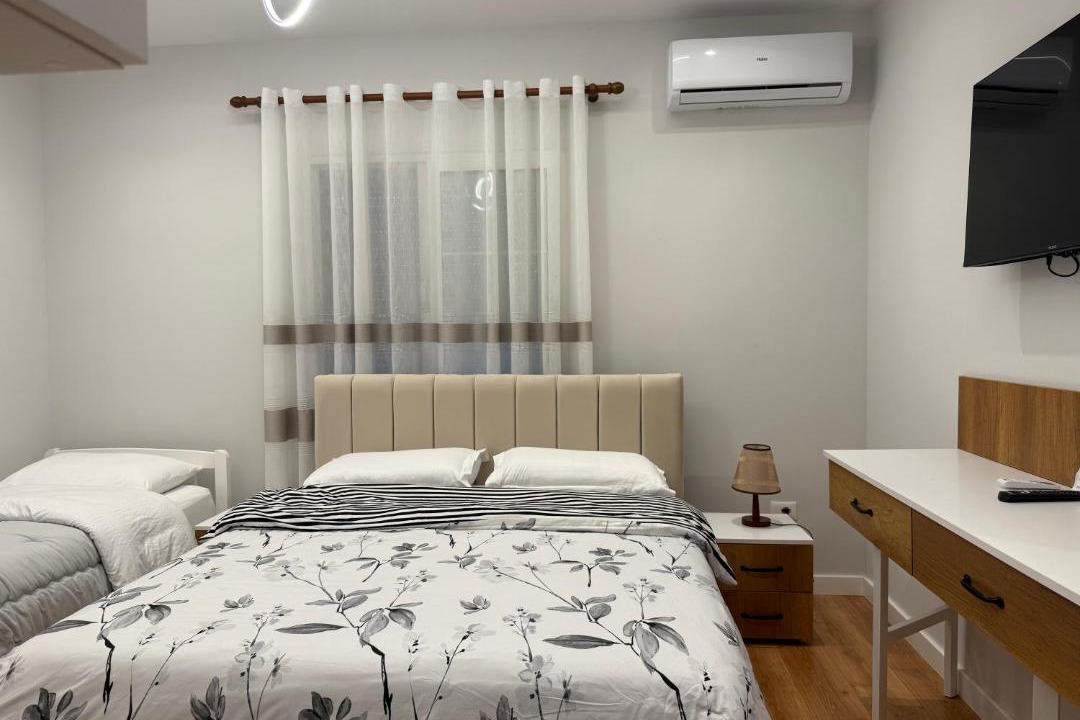 Kamez House | Guest House White Villa