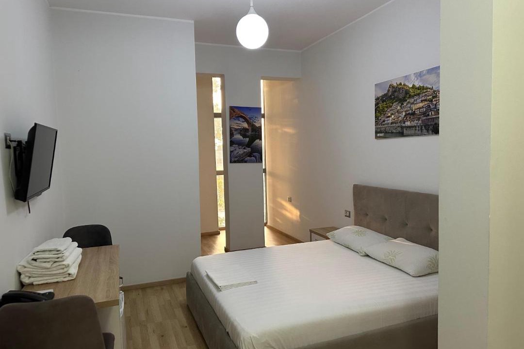Mbrostar-Urë Hotel | Hotel Aulona