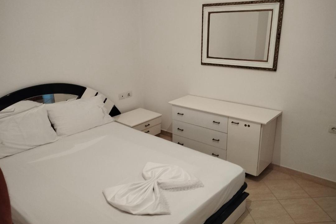 Vlore Apartment | Apartament Rruga Sazan pran Kraal Hotel