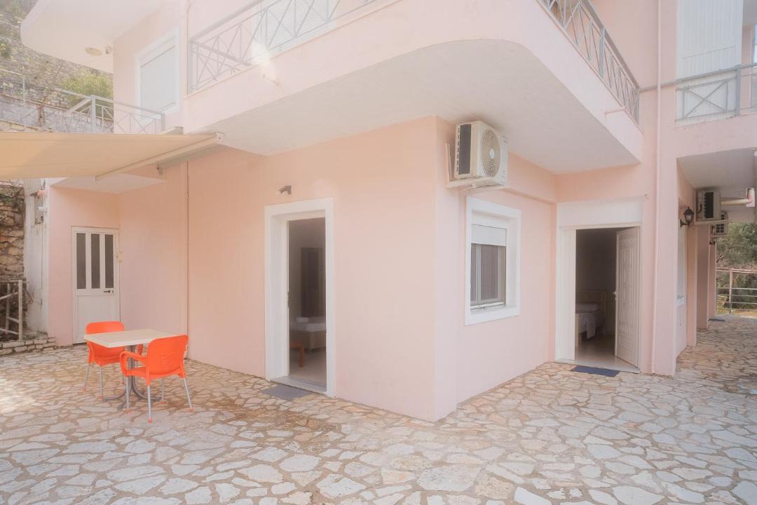 Qeparo Apartment | Rusha Family
