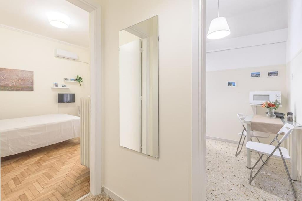 Ilisia Apartment | Central Cosy quite 28sm 5th floor balcony over garden 500m Metro Evangelismos