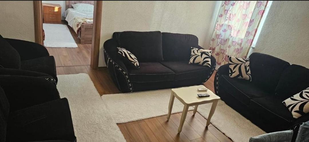 Fierze Apartment | Borbardha dhe 7 xhuxhat
