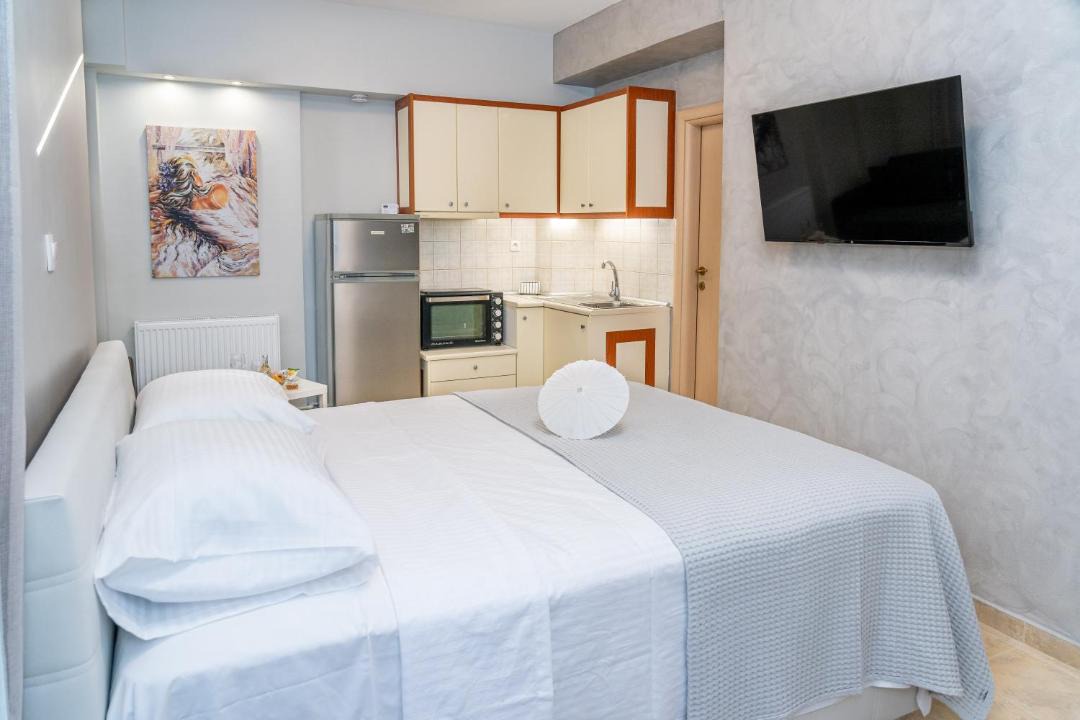 Ano Poli Apartment | Naos Studio with free private parking of stayinthess