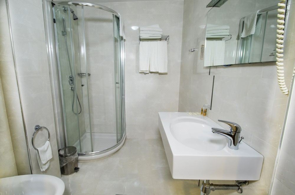 Photo of Bathroom in Mbrostar-Urë
