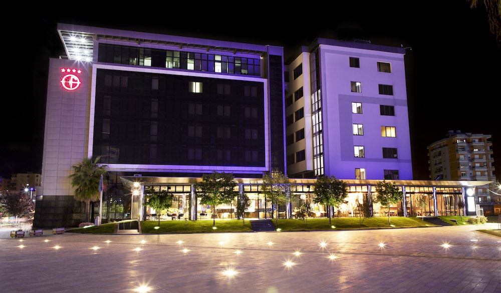Photo of Buildings in Mbrostar-Urë