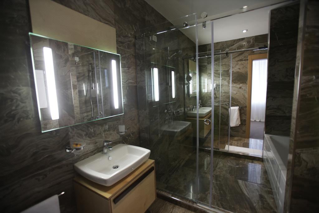 Photo of Bathroom in Preze