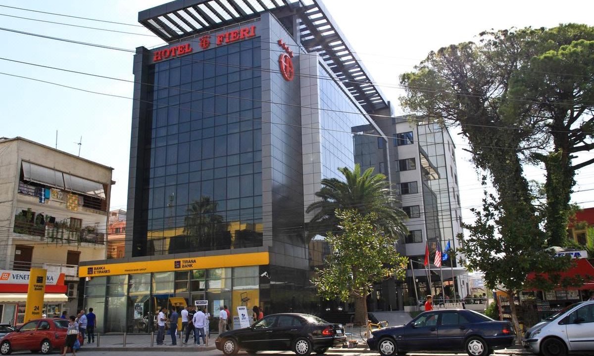 Photo of Buildings in Mbrostar-Urë