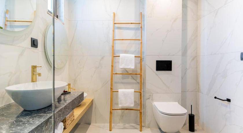 Photo of Bathroom in Analipsi