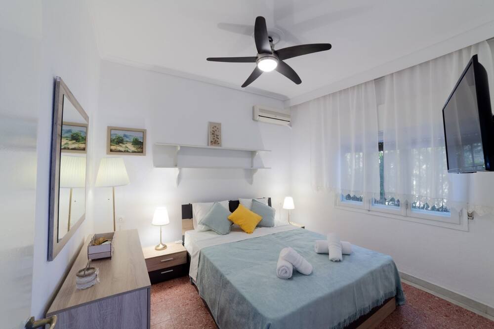 Photo of Bedroom in Nea Propontida