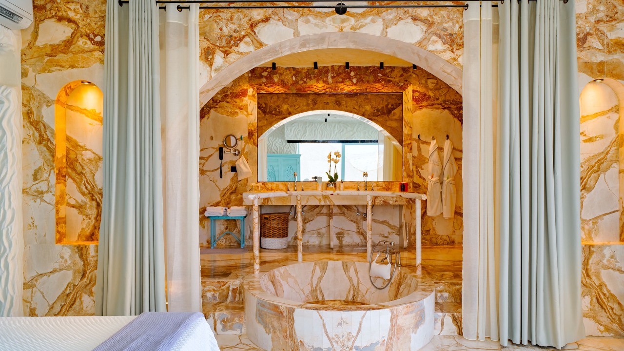 Photo of Bathroom in Ios Town