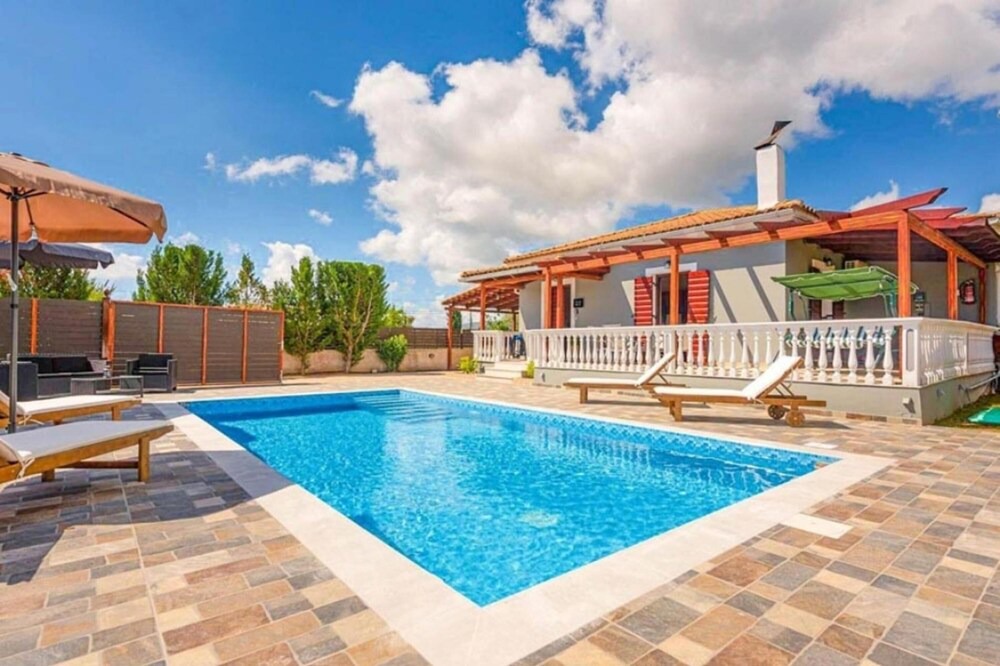 Photo of Outdoor in Neromilos