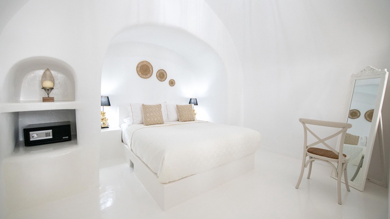 Photo of Bedroom in Oia