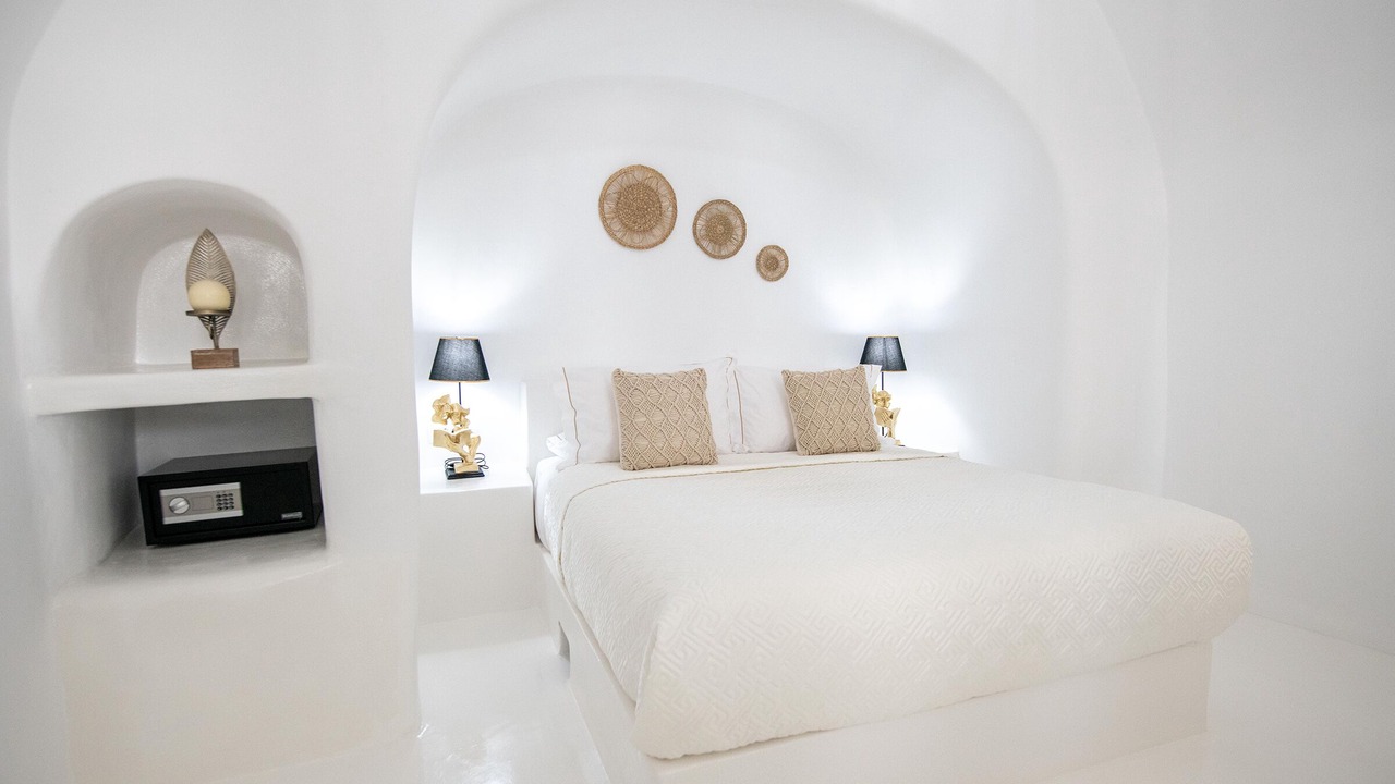 Photo of Bedroom in Oia