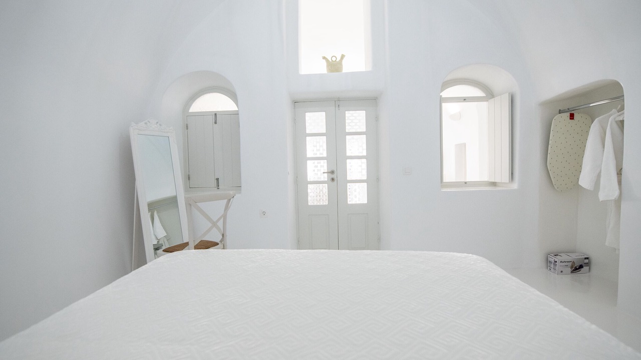 Photo of Bedroom in Oia