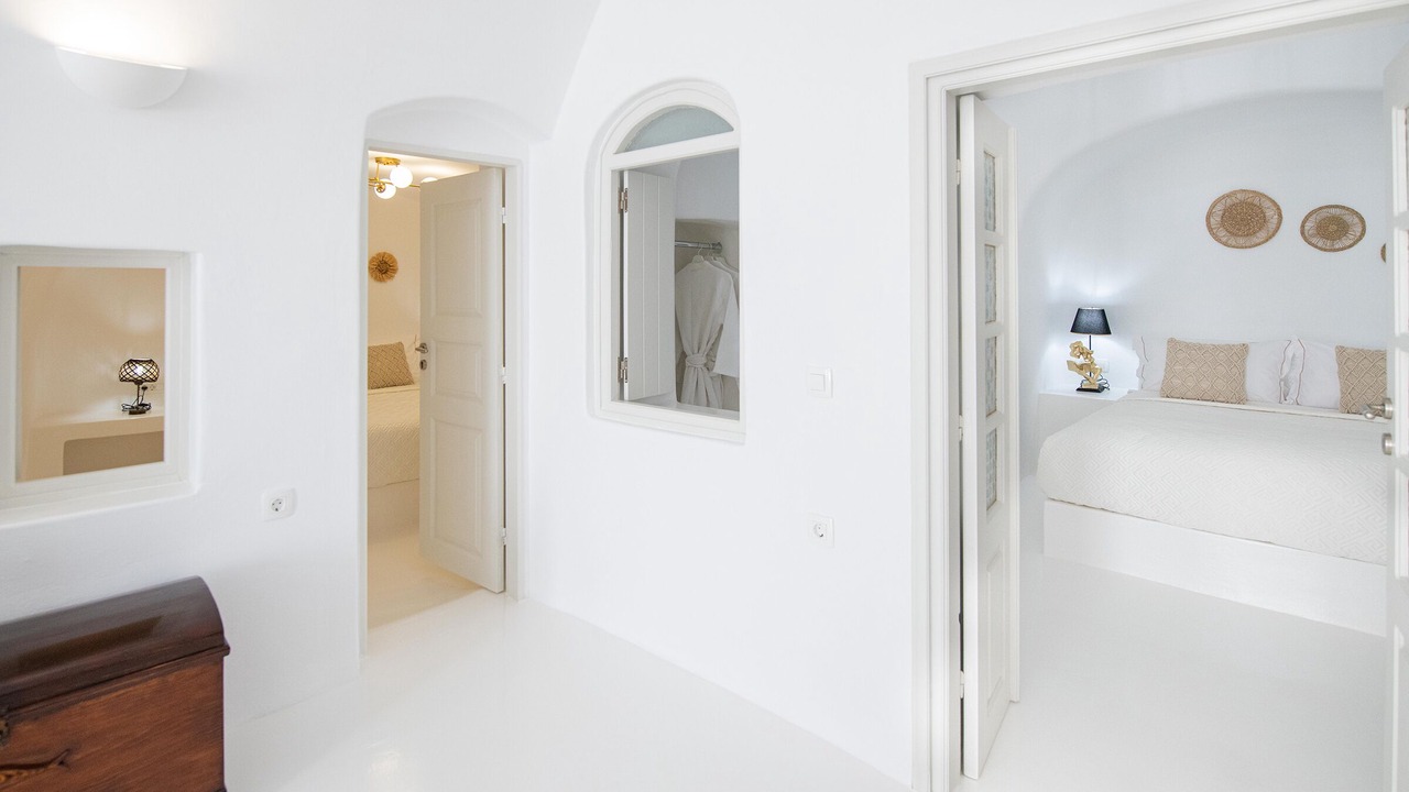 Photo of Bedroom in Oia
