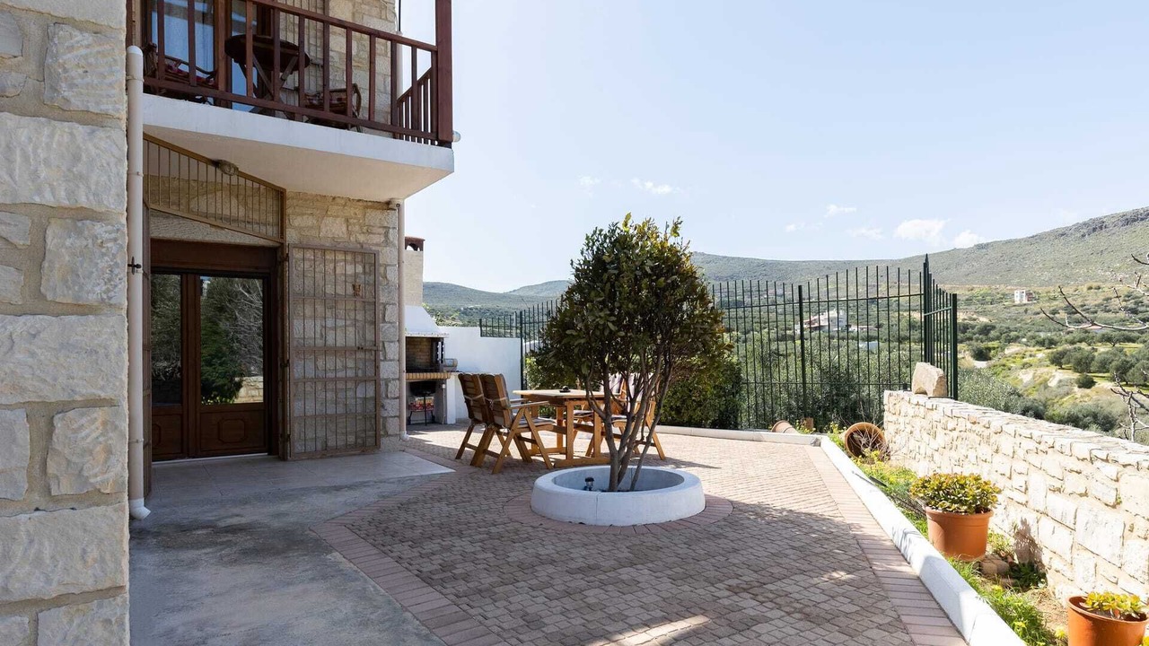 Photo of Patio Balcony in Gournai